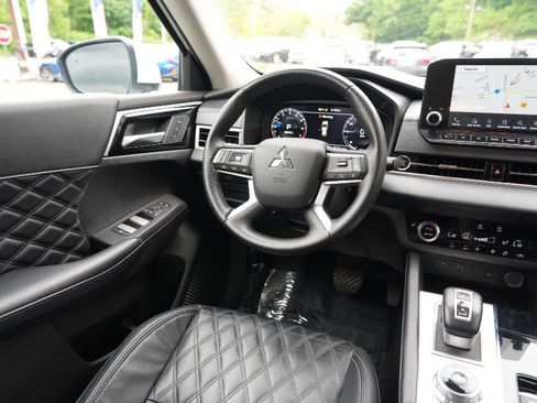 Used 2024 Mitsubishi Outlander SEL FWD image 12