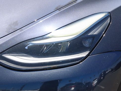Used 2021 Tesla Model Y Performance AWD/4WD image 2
