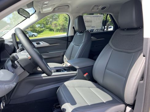 New 2026 Ford Explorer Active w/ Active Comfort Package AWD/4WD image 13