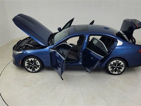Used 2025 BMW 540i xDrive image 84