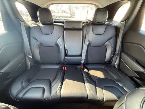 Used 2021 Jeep Cherokee Latitude Plus image 12