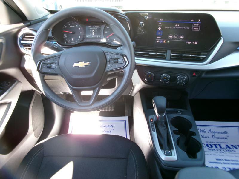 Used 2025 Chevrolet Trax LS w/ Driver Confidence Package FWD image 6