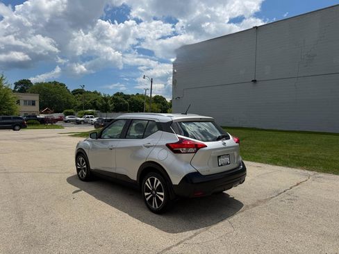 Used 2019 Nissan Kicks SV FWD image 5
