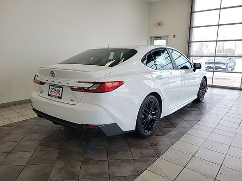 Used 2025 Toyota Camry SE image 5
