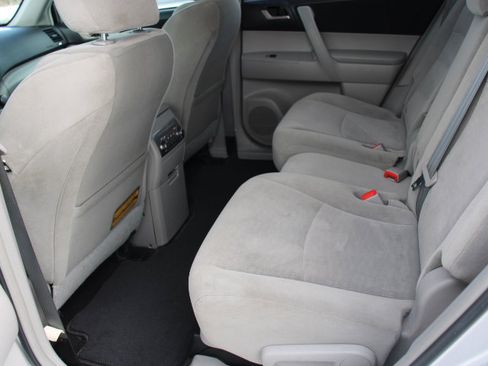 Used 2011 Toyota Highlander 2WD w/ Tech Pkg image 14