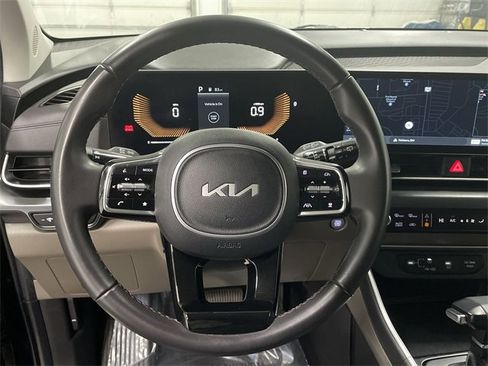 Used 2025 Kia Carnival image 34