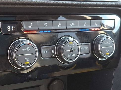 Used 2022 Volkswagen Taos SEL w/ Panoramic Sunroof Package image 14