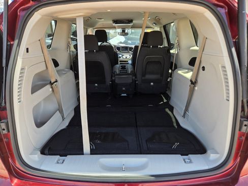 Used 2018 Chrysler Pacifica Touring Plus FWD image 10