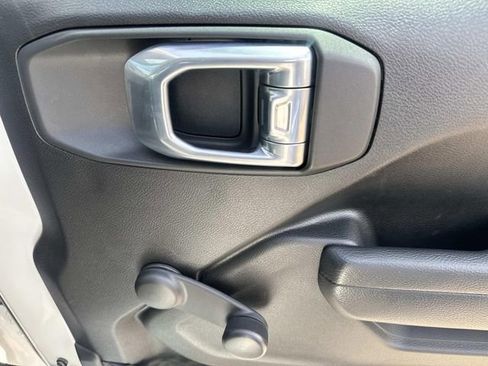 Used 2024 Jeep Gladiator Sport image 18