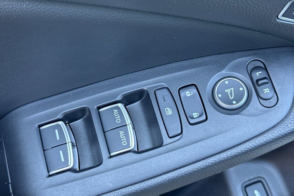 Used 2022 Honda Accord Touring image 12