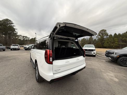 Used 2025 Ford Expedition Active image 26