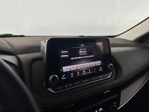 Used 2023 Nissan Rogue SV image 17