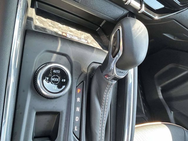 Used 2026 GMC Canyon AT4 w/ Technology Plus Package AWD/4WD image 30