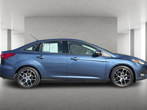 Used 2018 Ford Focus SEL FWD image 3