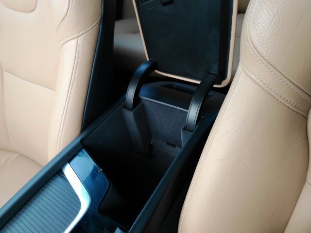 Used 2019 Volvo XC60 T5 Momentum w/ Premium Package FWD image 49