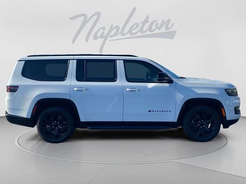 Used 2023 Jeep Wagoneer 2WD image 7