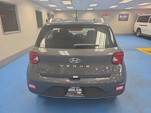 Used 2025 Hyundai Venue SEL FWD image 8