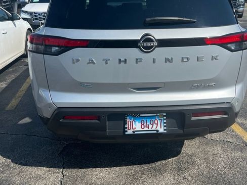 Used 2022 Nissan Pathfinder SV AWD/4WD image 2