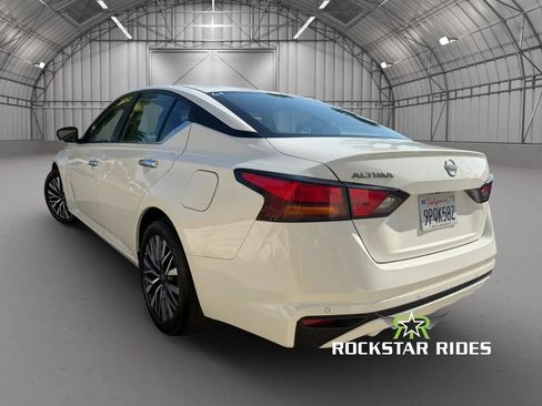 Used 2025 Nissan Altima 2.5 SV FWD image 3