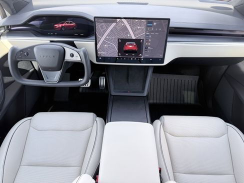 Used 2025 Tesla Model X Plaid image 2