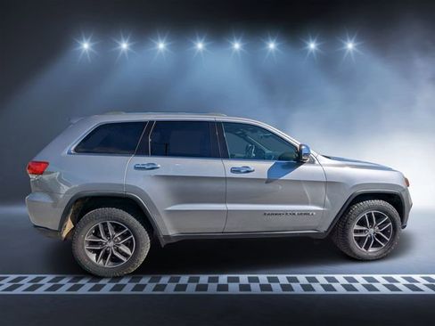 Used 2018 Jeep Grand Cherokee Limited image 2