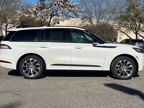 New 2026 Lincoln Aviator AWD w/ Jet Appearance Package image 4