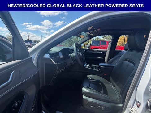 Used 2023 Jeep Grand Cherokee Overland AWD/4WD image 5