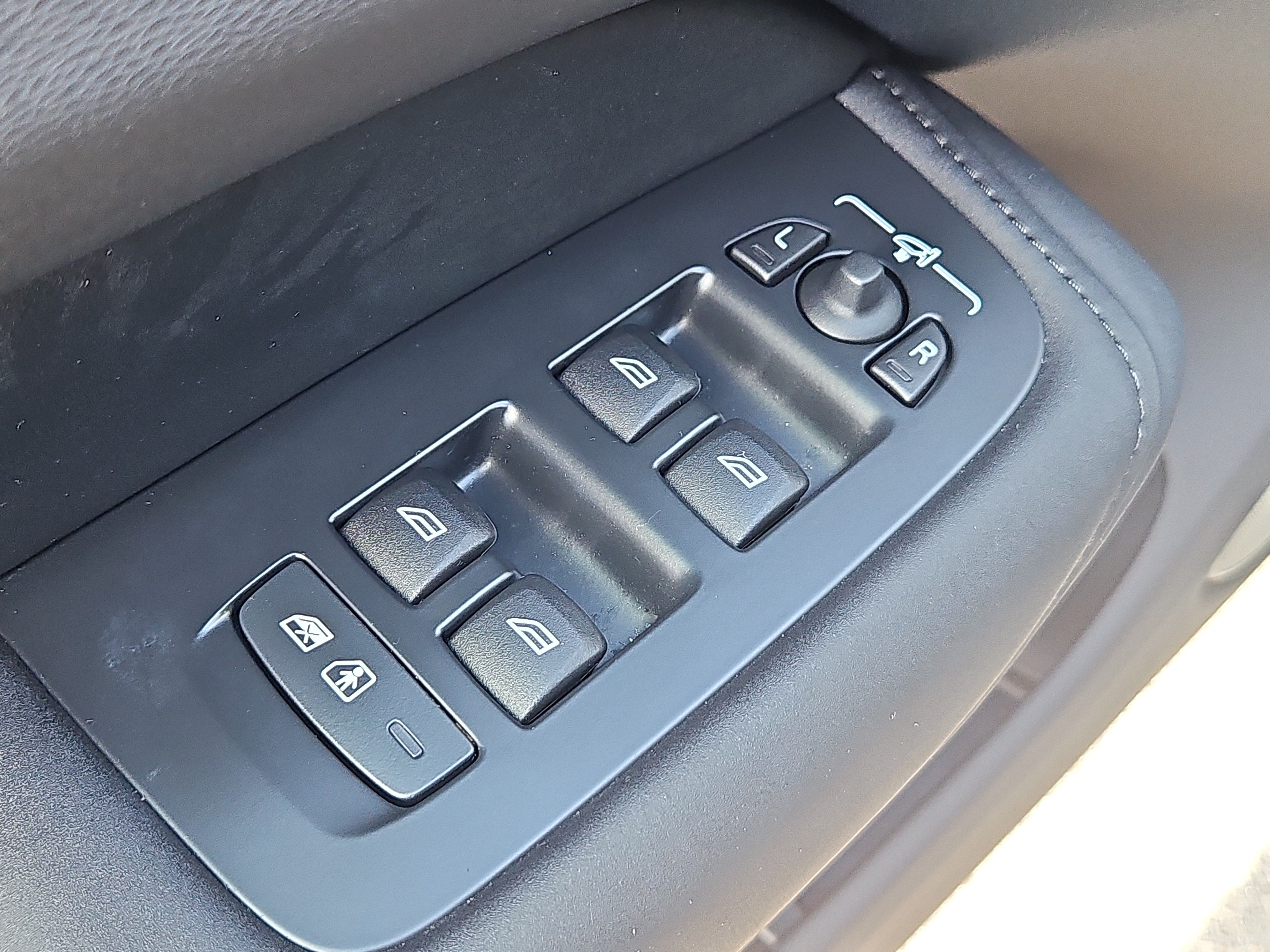 Used 2026 Volvo XC60 B5 Plus w/ Protection Package Premier AWD/4WD image 21