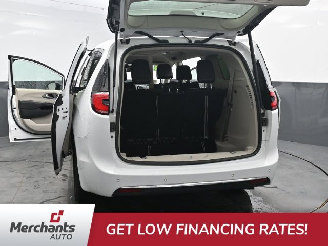 Used 2024 Chrysler Pacifica Touring-L FWD image 45