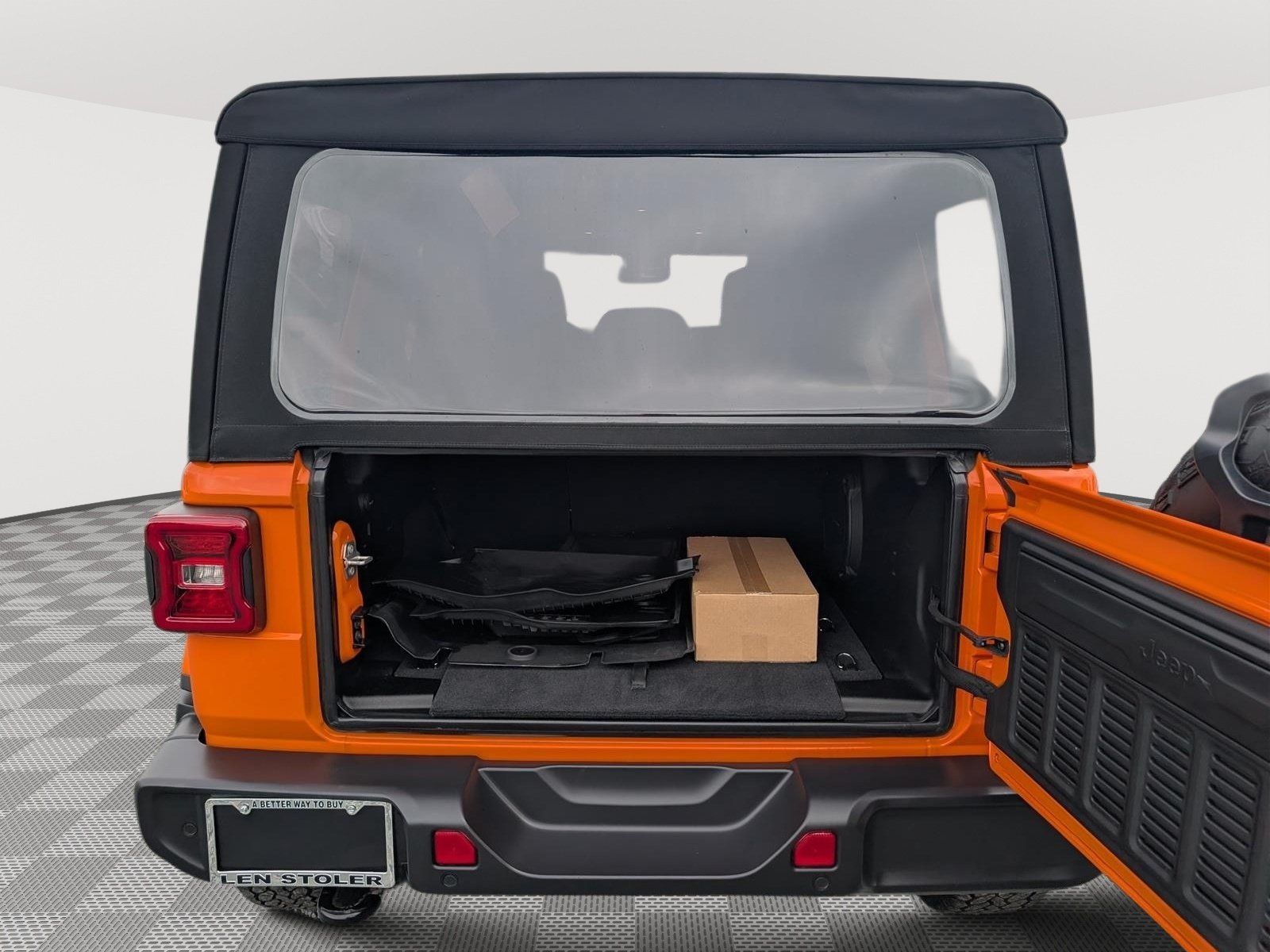Used 2025 Jeep Wrangler Unlimited Sahara AWD/4WD image 13