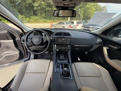 Used 2018 Jaguar F-PACE Premium AWD/4WD image 11