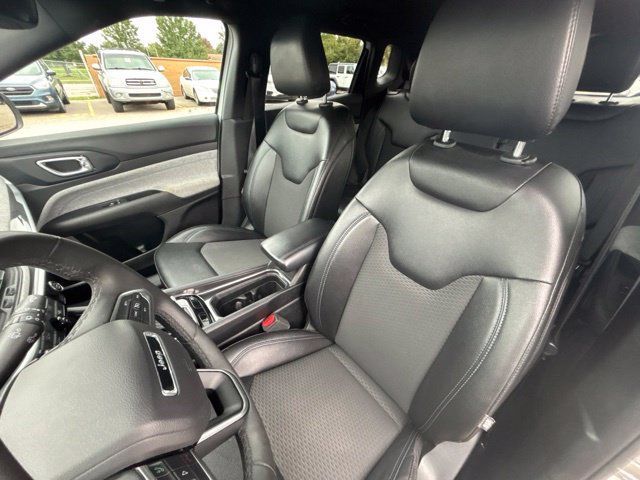 Used 2024 Jeep Compass Latitude AWD/4WD image 16