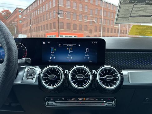 New 2026 Mercedes-Benz GLB 250 4MATIC image 23