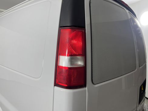 Used 2016 GMC Savana 2500 image 22