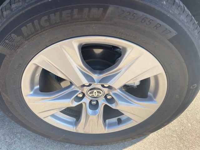 Used 2025 Toyota RAV4 XLE AWD/4WD image 27
