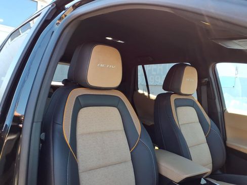Used 2025 Chevrolet Equinox ACTIV w/ Safety and Technology Package AWD/4WD image 23