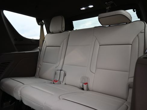 Used 2025 GMC Yukon Denali w/ Sun & Power Step Package image 32