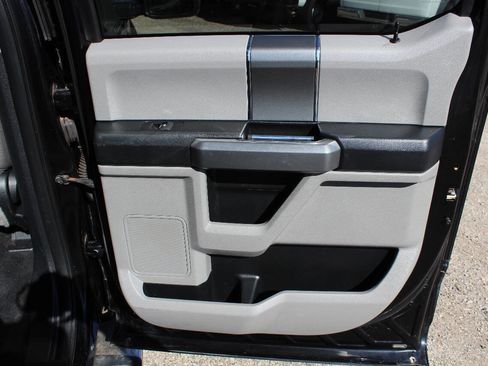 Used 2017 Ford F250 XLT w/ XLT Premium Package image 15