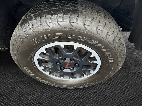 Used 2024 Toyota Tacoma TRD Off-Road image 11
