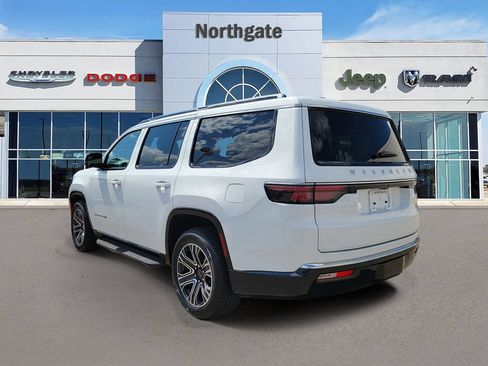 Used 2025 Jeep Wagoneer 2WD w/ Premium Group I image 3