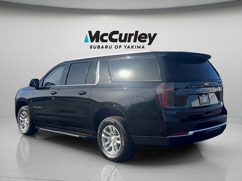 Used 2025 Chevrolet Suburban LT AWD/4WD image 4