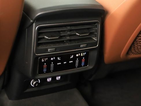 Used 2019 Audi Q8 Premium Plus w/ Premium Plus AWD/4WD image 21