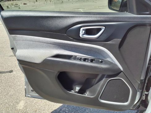 Used 2024 Jeep Compass Latitude image 21