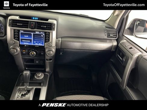 Used 2020 Toyota 4Runner SR5 AWD/4WD image 22