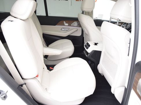 Used 2025 Mercedes-Benz GLS 450 4MATIC image 19