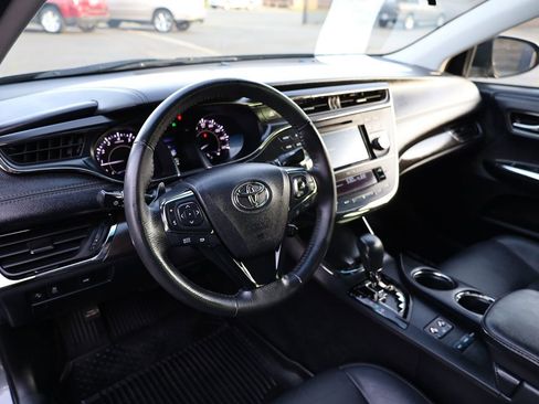 Used 2018 Toyota Avalon XLE image 16