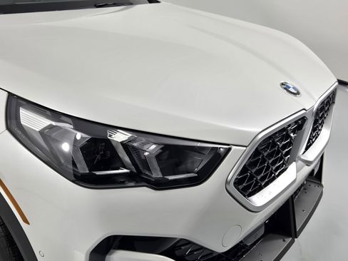 Used 2025 BMW X2 xDrive28i w/ Convenience Package image 11