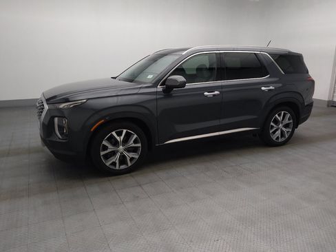 Used 2020 Hyundai Palisade SEL w/ Premium Package FWD image 2