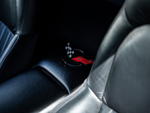 Used 2000 Chevrolet Corvette Coupe w/ Lighting Pkg RWD image 24