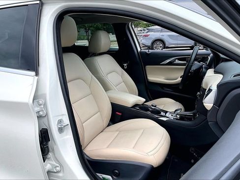 Used 2018 INFINITI QX30 Premium w/ Navigation Package FWD image 10